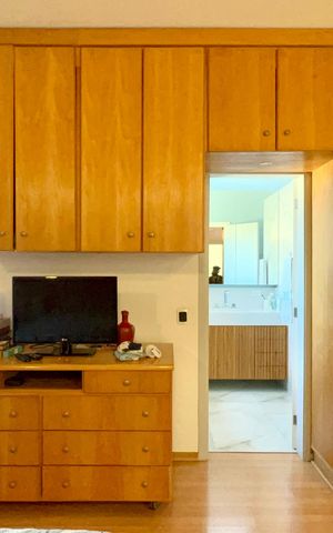 Casa de condomínio à venda com 300m², 4 quartos e 2 vagas Casa de condomínio à venda com 300m², 4 quartos e 2 vagasSuíte 2