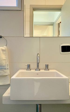 Casa de condomínio à venda com 300m², 4 quartos e 2 vagas Casa de condomínio à venda com 300m², 4 quartos e 2 vagasBanheiro da Suíte 1