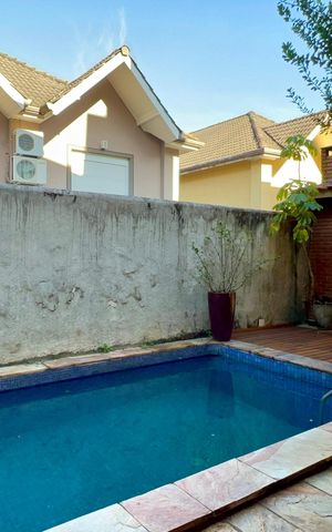 Casa de condomínio à venda com 300m², 4 quartos e 2 vagas Casa de condomínio à venda com 300m², 4 quartos e 2 vagasPiscina