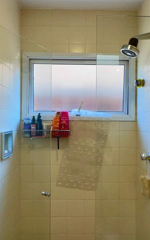 Casa de condomínio à venda com 300m², 4 quartos e 2 vagas Casa de condomínio à venda com 300m², 4 quartos e 2 vagasBanheiro