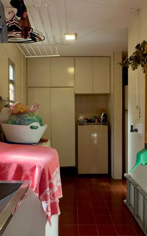 Casa de condomínio à venda com 300m², 4 quartos e 2 vagas Casa de condomínio à venda com 300m², 4 quartos e 2 vagasÁrea de Serviço