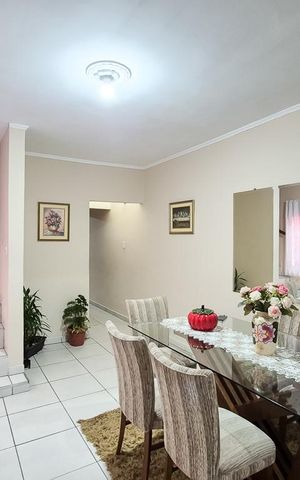 Casa à venda com 187m², 3 quartos e 2 vagas Casa à venda com 187m², 3 quartos e 2 vagasSala