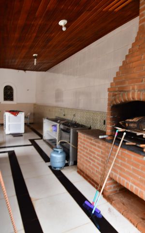 Casa à venda com 500m², 4 quartos e 6 vagasChurrasqueira