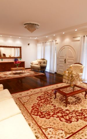 Casa à venda com 500m², 4 quartos e 6 vagasSala