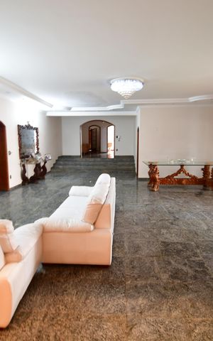 Casa à venda com 500m², 4 quartos e 6 vagasSala