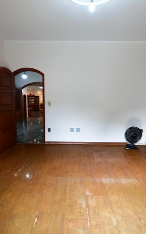 Casa à venda com 500m², 4 quartos e 6 vagasQuarto 3 - Suíte
