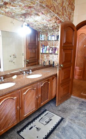 Casa à venda com 500m², 4 quartos e 6 vagasBanheiro Suíte