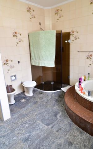 Casa à venda com 500m², 4 quartos e 6 vagasBanheiro Suíte