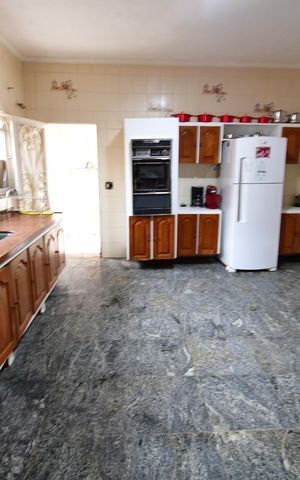 Casa à venda com 500m², 4 quartos e 6 vagasCozinha