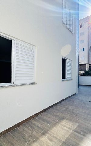 Apartamento à venda com 183m², 3 quartos e 2 vagas Apartamento à venda com 183m², 3 quartos e 2 vagasVaranda Privativa