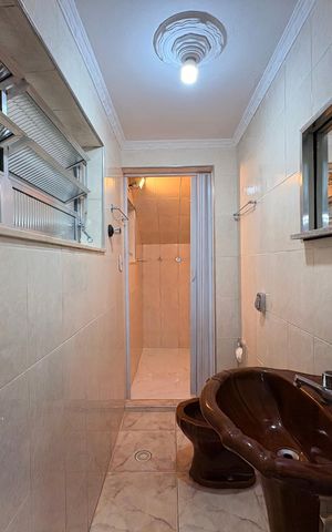 Casa à venda com 323m², 4 quartos e 3 vagas Casa à venda com 323m², 4 quartos e 3 vagasBanheiro casa 2