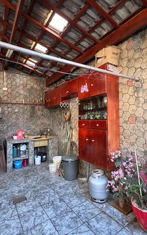 Casa à venda com 323m², 4 quartos e 3 vagas Casa à venda com 323m², 4 quartos e 3 vagasQuintal