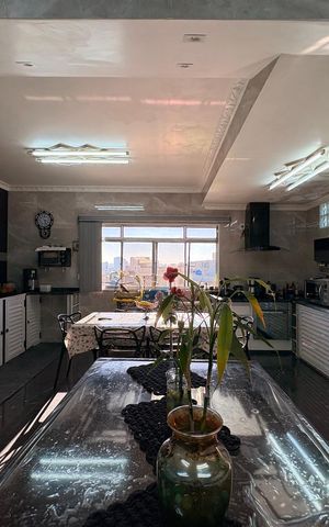 Casa à venda com 323m², 4 quartos e 3 vagas Casa à venda com 323m², 4 quartos e 3 vagasCozinha