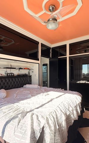 Casa à venda com 323m², 4 quartos e 3 vagas Casa à venda com 323m², 4 quartos e 3 vagasSuite
