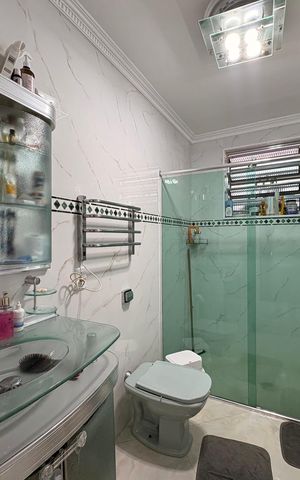Casa à venda com 323m², 4 quartos e 3 vagas Casa à venda com 323m², 4 quartos e 3 vagasBanheiro 2