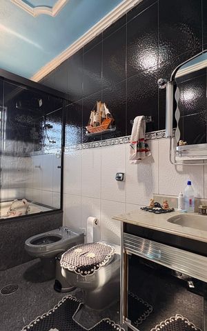 Casa à venda com 323m², 4 quartos e 3 vagas Casa à venda com 323m², 4 quartos e 3 vagasBanheiro da Suíte