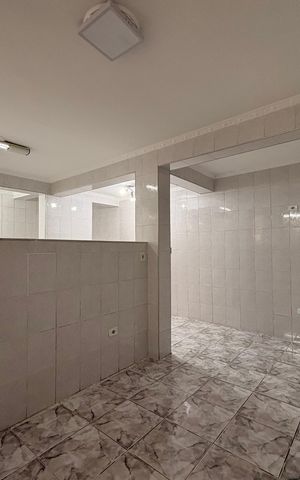 Casa à venda com 323m², 4 quartos e 3 vagas Casa à venda com 323m², 4 quartos e 3 vagasSala casa e quarto casa 2