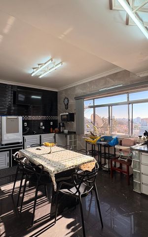 Casa à venda com 323m², 4 quartos e 3 vagas Casa à venda com 323m², 4 quartos e 3 vagasCozinha