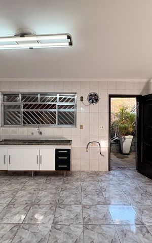 Casa à venda com 323m², 4 quartos e 3 vagas Casa à venda com 323m², 4 quartos e 3 vagasCozinha casa 2