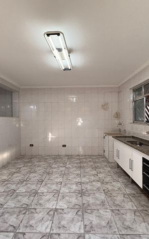 Casa à venda com 323m², 4 quartos e 3 vagas Casa à venda com 323m², 4 quartos e 3 vagasCozinha casa 2