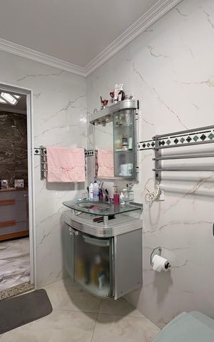 Casa à venda com 323m², 4 quartos e 3 vagas Casa à venda com 323m², 4 quartos e 3 vagasBanheiro 2