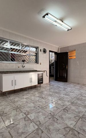 Casa à venda com 323m², 4 quartos e 3 vagas Casa à venda com 323m², 4 quartos e 3 vagasCozinha casa 2