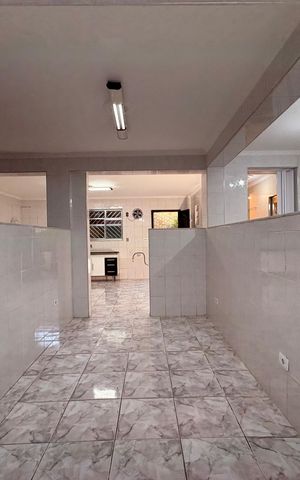 Casa à venda com 323m², 4 quartos e 3 vagas Casa à venda com 323m², 4 quartos e 3 vagasSala casa e quarto casa 2