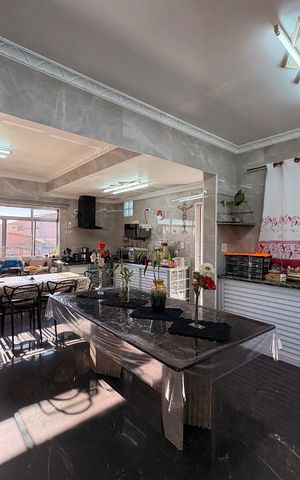 Casa à venda com 323m², 4 quartos e 3 vagas Casa à venda com 323m², 4 quartos e 3 vagasCozinha