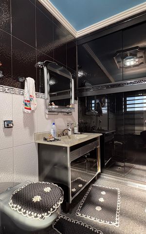 Casa à venda com 323m², 4 quartos e 3 vagas Casa à venda com 323m², 4 quartos e 3 vagasBanheiro da Suíte
