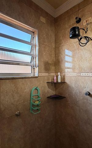 Casa à venda com 323m², 4 quartos e 3 vagas Casa à venda com 323m², 4 quartos e 3 vagasBanheiro