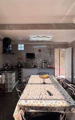 Casa à venda com 323m², 4 quartos e 3 vagas Casa à venda com 323m², 4 quartos e 3 vagasCozinha