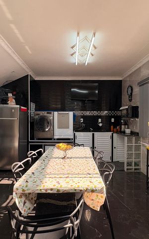Casa à venda com 323m², 4 quartos e 3 vagas Casa à venda com 323m², 4 quartos e 3 vagasCozinha