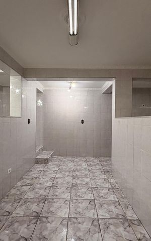 Casa à venda com 323m², 4 quartos e 3 vagas Casa à venda com 323m², 4 quartos e 3 vagasSala casa e quarto casa 2