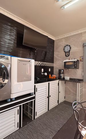 Casa à venda com 323m², 4 quartos e 3 vagas Casa à venda com 323m², 4 quartos e 3 vagasLavanderia