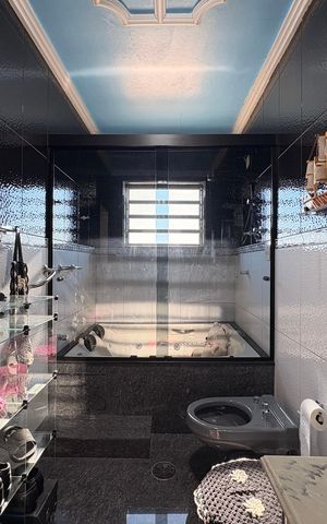 Casa à venda com 323m², 4 quartos e 3 vagas Casa à venda com 323m², 4 quartos e 3 vagasBanheiro da Suíte