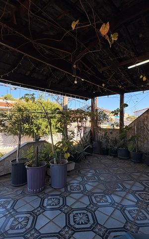 Casa à venda com 323m², 4 quartos e 3 vagas Casa à venda com 323m², 4 quartos e 3 vagasVaranda