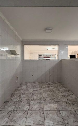 Casa à venda com 323m², 4 quartos e 3 vagas Casa à venda com 323m², 4 quartos e 3 vagasSala casa e quarto casa 2