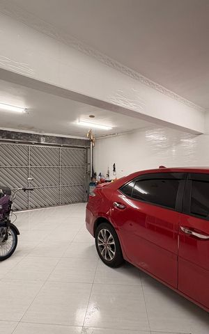 Casa à venda com 323m², 4 quartos e 3 vagas Casa à venda com 323m², 4 quartos e 3 vagasGaragem