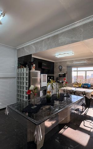 Casa à venda com 323m², 4 quartos e 3 vagas Casa à venda com 323m², 4 quartos e 3 vagasCozinha