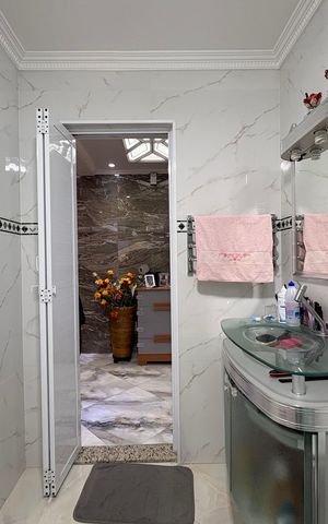Casa à venda com 323m², 4 quartos e 3 vagas Casa à venda com 323m², 4 quartos e 3 vagasBanheiro 2
