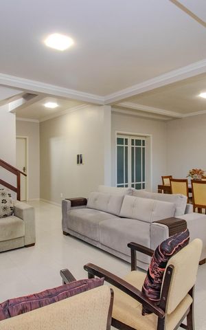 Casa à venda com 201m², 4 quartos e 2 vagasSala