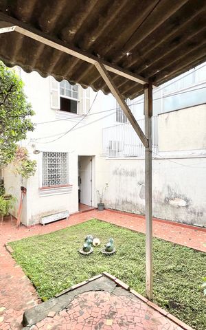 Casa à venda com 180m², 2 quartos e 2 vagas Casa à venda com 180m², 2 quartos e 2 vagasQuintal