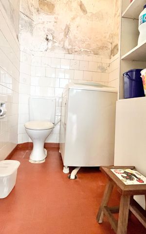 Casa à venda com 180m², 2 quartos e 2 vagas Casa à venda com 180m², 2 quartos e 2 vagasBanheiro de serviço