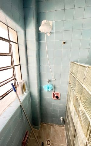 Casa à venda com 180m², 2 quartos e 2 vagas Casa à venda com 180m², 2 quartos e 2 vagasBanheiro