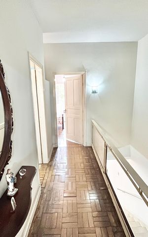 Casa à venda com 180m², 2 quartos e 2 vagas Casa à venda com 180m², 2 quartos e 2 vagasCorredor
