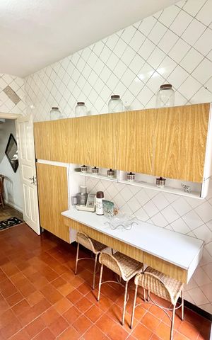 Casa à venda com 180m², 2 quartos e 2 vagas Casa à venda com 180m², 2 quartos e 2 vagasCozinha