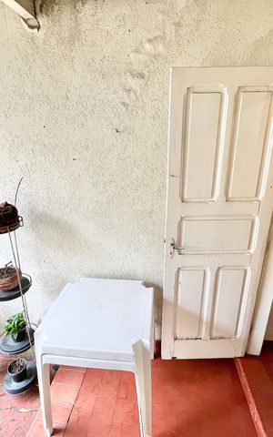 Casa à venda com 180m², 2 quartos e 2 vagas Casa à venda com 180m², 2 quartos e 2 vagasQuintal