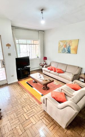 Casa à venda com 180m², 2 quartos e 2 vagas Casa à venda com 180m², 2 quartos e 2 vagasSala