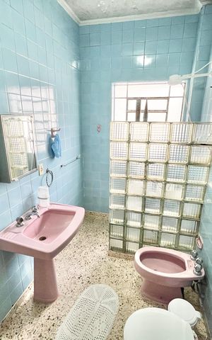 Casa à venda com 180m², 2 quartos e 2 vagas Casa à venda com 180m², 2 quartos e 2 vagasBanheiro