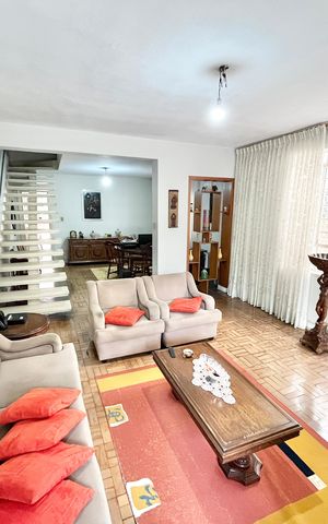 Casa à venda com 180m², 2 quartos e 2 vagas Casa à venda com 180m², 2 quartos e 2 vagasSala